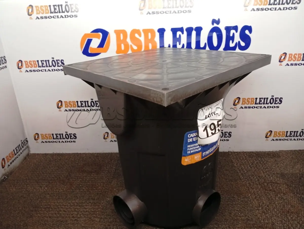 LOTE 195 - 01 CAIXA DE PASSAGEM E INSPEÇÃO DE ESGOTO. (NO ESTADO) ATENÇÃO! FAZER A VISITAÇÃO ANTES DE ARREMATAR, NÃO SABEMOS SE FUNCIONA. LEILÃO NÃO TEM GARANTIA E NEM DEVOLUÇÃO, SUJEITO A POSSÍVEIS AVARIAS VISÍVEIS/OCULTAS E/OU AUSÊNCIA DE COMPONENTES.