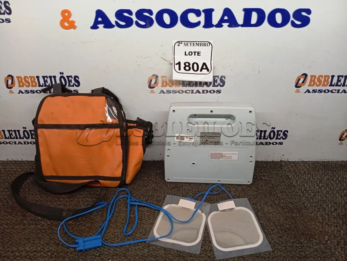 LOTE 180 - 01 DESFIBRILADOR SCHILLER FRED EASY. (NO ESTADO) ATENÇÃO! FAZER A VISITAÇÃO ANTES DE ARREMATAR, NÃO SABEMOS SE FUNCIONA. LEILÃO NÃO TEM GARANTIA E NEM DEVOLUÇÃO, SUJEITO A POSSÍVEIS AVARIAS VISÍVEIS/OCULTAS E/OU AUSÊNCIA DE COMPONENTES.