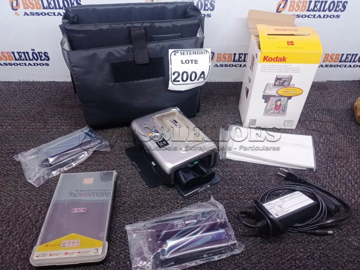 LOTE 200 - 01 IMPRESSORA FOTOGRÁFICA KODAK EASY SHARE PRINTER DOCK. (NO ESTADO) ATENÇÃO! FAZER A VISITAÇÃO ANTES DE ARREMATAR, NÃO SABEMOS SE FUNCIONA. LEILÃO NÃO TEM GARANTIA E NEM DEVOLUÇÃO, SUJEITO A POSSÍVEIS AVARIAS VISÍVEIS/OCULTAS E/OU AUSÊNCIA DE COMPONENTES.