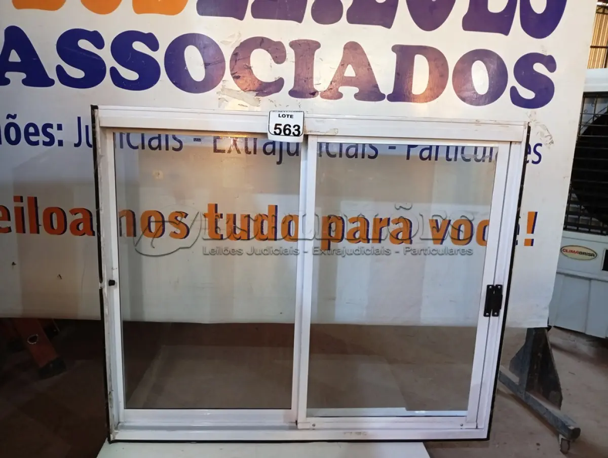 LOTE 563 - 01 JANELA COR TRAD PRONTA 120X100 S/G REQ12(1F1M) HAIALA NOVO. (NO ESTADO) ATENÇÃO! FAZER A VISITAÇÃO ANTES DE ARREMATAR, NÃO SABEMOS SE FUNCIONA. LEILÃO NÃO TEM GARANTIA E NEM DEVOLUÇÃO, SUJEITO A POSSÍVEIS AVARIAS VISÍVEIS/OCULTAS E/OU AUSÊNCIA DE COMPONENTES.