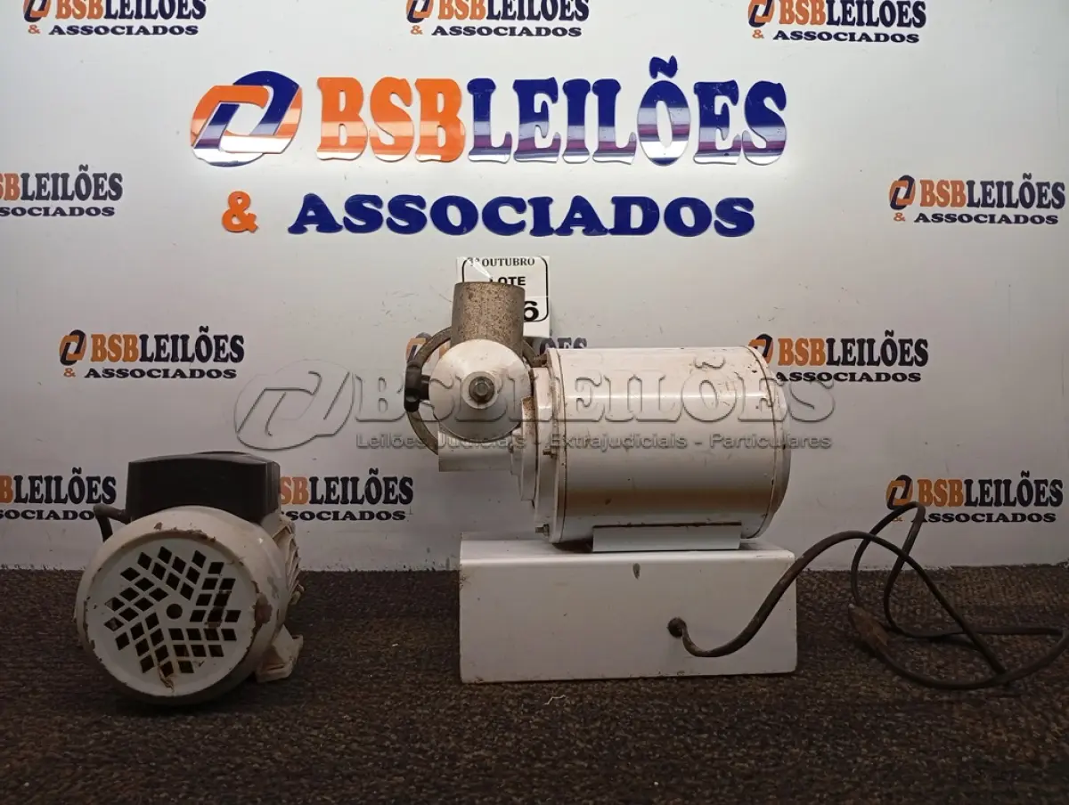 LOTE 066 - 01 BOMBA D´ÁGUA ELÉTRICA E 01 MOEDOR DE CARNE COM AVARIAS. (NO ESTADO) ATENÇÃO! FAZER A VISITAÇÃO ANTES DE ARREMATAR, NÃO SABEMOS SE FUNCIONA. LEILÃO NÃO TEM GARANTIA E NEM DEVOLUÇÃO, SUJEITO A POSSÍVEIS AVARIAS VISÍVEIS/OCULTAS E/OU AUSÊNCIA DE COMPONENTES.