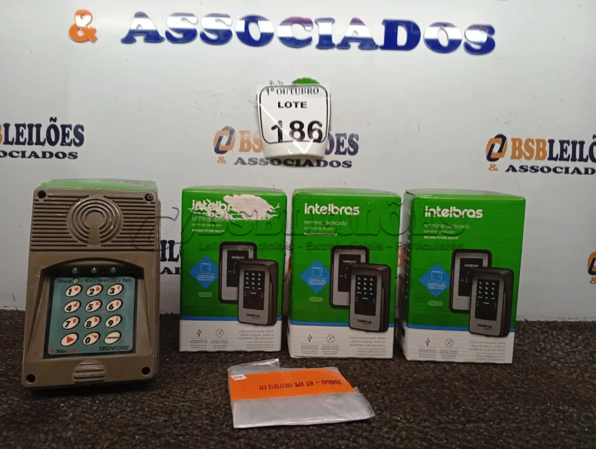LOTE 186 - 04 APARELHOS DE INTERFONES. (NO ESTADO) ATENÇÃO! FAZER A VISITAÇÃO ANTES DE ARREMATAR, NÃO SABEMOS SE FUNCIONA. LEILÃO NÃO TEM GARANTIA E NEM DEVOLUÇÃO, SUJEITO A POSSÍVEIS AVARIAS VISÍVEIS/OCULTAS E/OU AUSÊNCIA DE COMPONENTES.