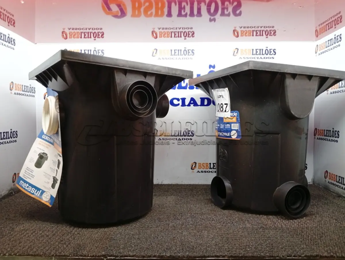 LOTE 087 - 01 CAIXA DE PASSAGEM E INSPEÇÃO DE ESGOTO E 01 CAIXA DE GORDURA COM AVARIAS. (NO ESTADO) ATENÇÃO! FAZER A VISITAÇÃO ANTES DE ARREMATAR, NÃO SABEMOS SE FUNCIONA. LEILÃO NÃO TEM GARANTIA E NEM DEVOLUÇÃO, SUJEITO A POSSÍVEIS AVARIAS VISÍVEIS/OCULTAS E/OU AUSÊNCIA DE COMPONENTES.