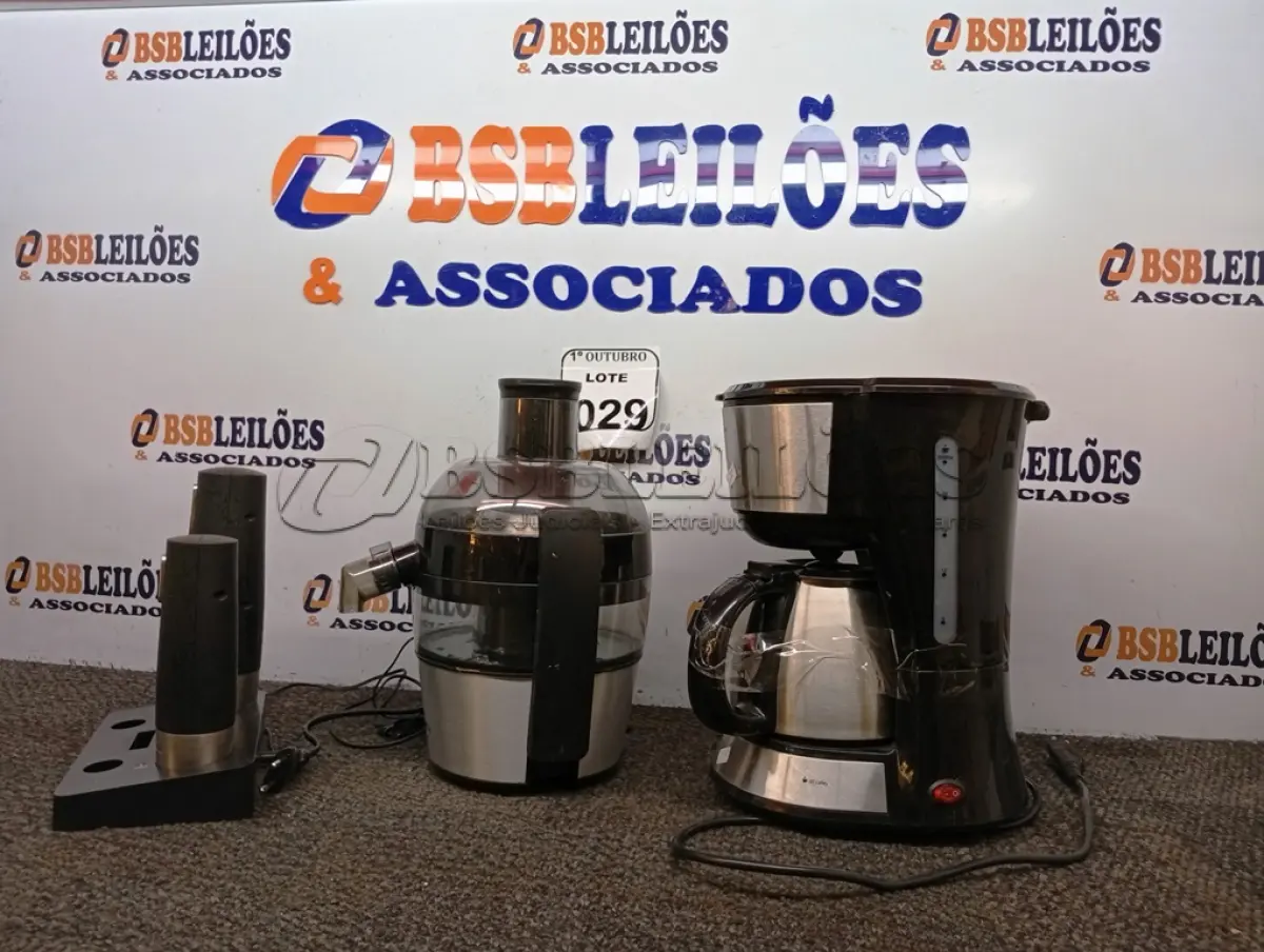 LOTE 029 - 01 PROCESSADOR DE ALIMENTOS PHILLIPS WALITA, 01 CAFETEIRA BRITÂNIA E 02 ABRIDORES ELETRÔNICOS DE GARRAFA. (NO ESTADO) ATENÇÃO! FAZER A VISITAÇÃO ANTES DE ARREMATAR, NÃO SABEMOS SE FUNCIONA. LEILÃO NÃO TEM GARANTIA E NEM DEVOLUÇÃO, SUJEITO A POSSÍVEIS AVARIAS VISÍVEIS/OCULTAS E/OU AUSÊNCIA DE COMPONENTES.