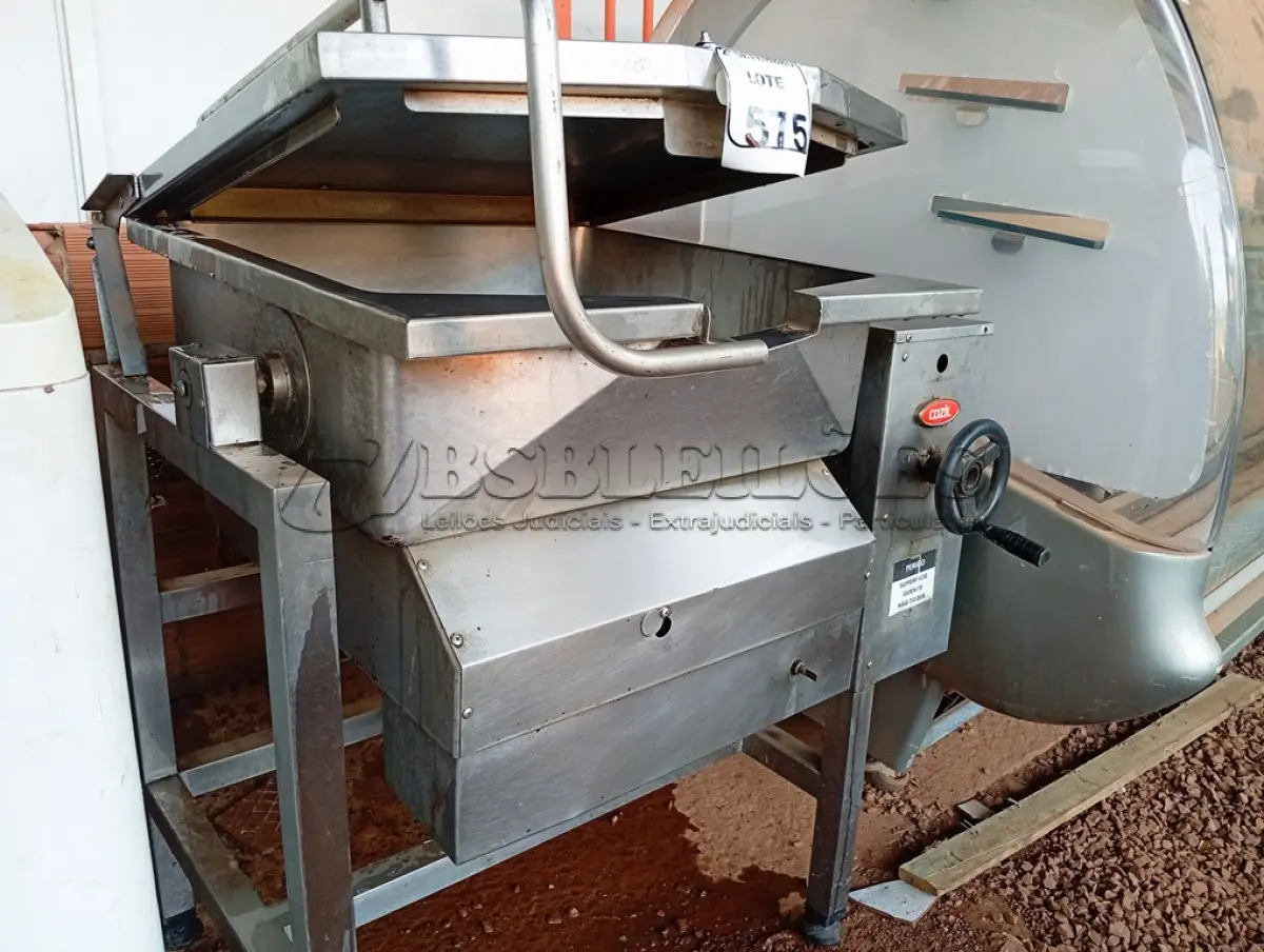 LOTE 575 - 01 FRITADEIRA BASCULANTE À GÁS EM INOX COZIL. (NO ESTADO) ATENÇÃO! FAZER A VISITAÇÃO ANTES DE ARREMATAR, NÃO SABEMOS SE FUNCIONA. LEILÃO NÃO TEM GARANTIA E NEM DEVOLUÇÃO, SUJEITO A POSSÍVEIS AVARIAS VISÍVEIS/OCULTAS E/OU AUSÊNCIA DE COMPONENTES.