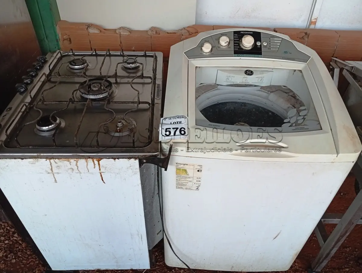 LOTE 576 - 01 MÁQUINA DE LAVAR 15KG MARCA GE E 01 FOGÃO A GÁS 05 BOCAS INCOMPLETO. (NO ESTADO) ATENÇÃO! FAZER A VISITAÇÃO ANTES DE ARREMATAR, NÃO SABEMOS SE FUNCIONA. LEILÃO NÃO TEM GARANTIA E NEM DEVOLUÇÃO, SUJEITO A POSSÍVEIS AVARIAS VISÍVEIS/OCULTAS E/OU AUSÊNCIA DE COMPONENTES.