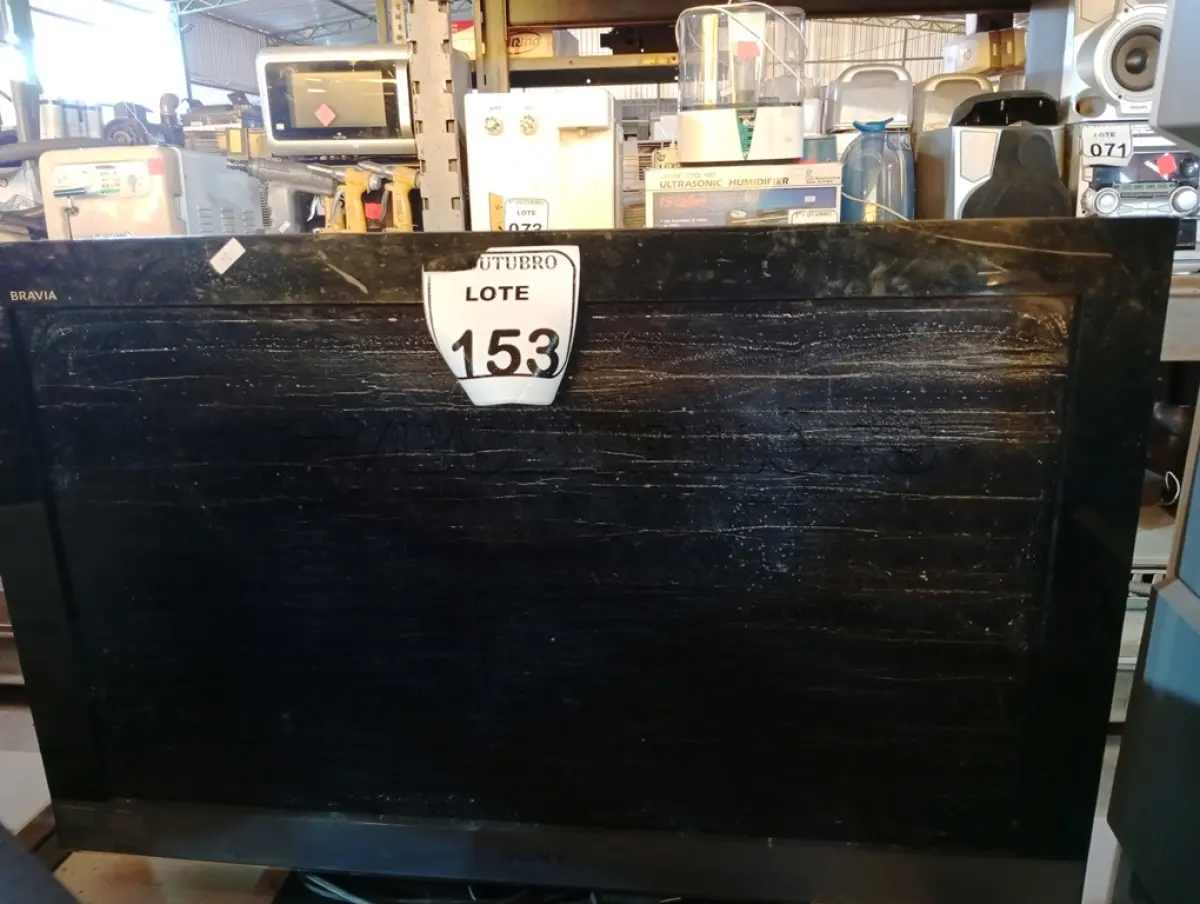 LOTE 153 - 01 TV SONY 32” POLEGADAS E 01 TV SAMSUMG 40” POLEGADAS COM AVARIAS.  (NO ESTADO) ATENÇÃO! FAZER A VISITAÇÃO ANTES DE ARREMATAR, NÃO SABEMOS SE FUNCIONA. LEILÃO NÃO TEM GARANTIA E NEM DEVOLUÇÃO, SUJEITO A POSSÍVEIS AVARIAS VISÍVEIS/OCULTAS E/OU AUSÊNCIA DE COMPONENTES.