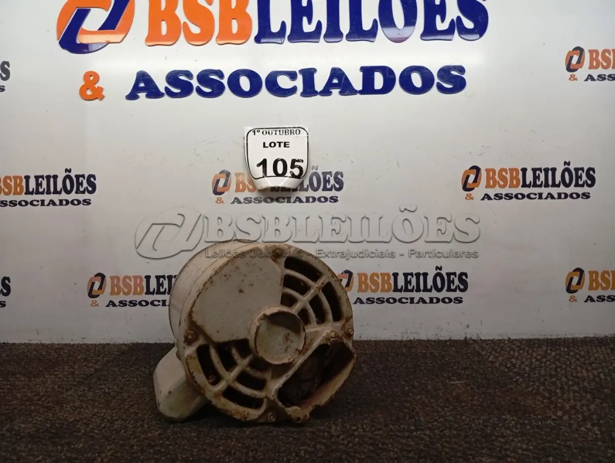LOTE 105 - 01 MOTOR ELÉTRICO. (NO ESTADO) ATENÇÃO! FAZER A VISITAÇÃO ANTES DE ARREMATAR, NÃO SABEMOS SE FUNCIONA. LEILÃO NÃO TEM GARANTIA E NEM DEVOLUÇÃO, SUJEITO A POSSÍVEIS AVARIAS VISÍVEIS/OCULTAS E/OU AUSÊNCIA DE COMPONENTES.