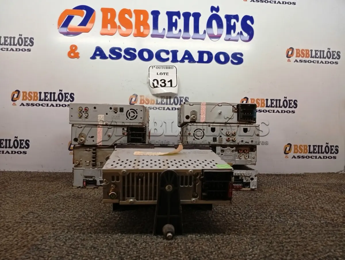 LOTE 031 - 01 LOTE COM DIVERSOS APARELHOS CD PLAYERS. (NO ESTADO) ATENÇÃO! FAZER A VISITAÇÃO ANTES DE ARREMATAR, NÃO SABEMOS SE FUNCIONA. LEILÃO NÃO TEM GARANTIA E NEM DEVOLUÇÃO, SUJEITO A POSSÍVEIS AVARIAS VISÍVEIS/OCULTAS E/OU AUSÊNCIA DE COMPONENTES.