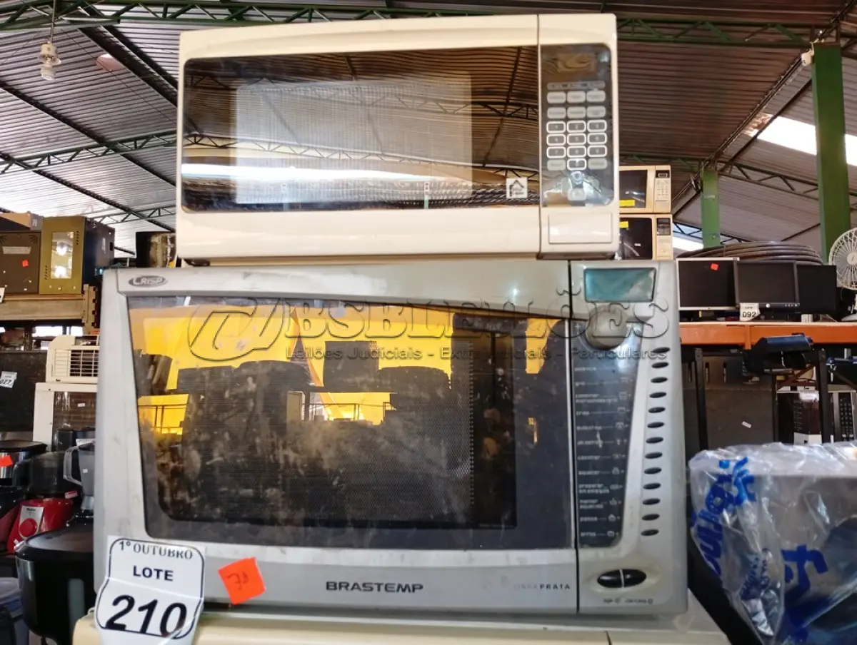 LOTE 210 - 01 LOTE COM 03 MICRO-ONDAS MARCAS E MODELOS DIVERSOS SENDO 01 SEM PRATO. (NO ESTADO) ATENÇÃO! FAZER A VISITAÇÃO ANTES DE ARREMATAR, NÃO SABEMOS SE FUNCIONA. LEILÃO NÃO TEM GARANTIA E NEM DEVOLUÇÃO, SUJEITO A POSSÍVEIS AVARIAS VISÍVEIS/OCULTAS E/OU AUSÊNCIA DE COMPONENTES.