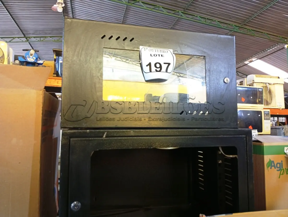 LOTE 197 - 02 CAIXAS DE RACK VAZIOS. (NO ESTADO) ATENÇÃO! FAZER A VISITAÇÃO ANTES DE ARREMATAR, NÃO SABEMOS SE FUNCIONA. LEILÃO NÃO TEM GARANTIA E NEM DEVOLUÇÃO, SUJEITO A POSSÍVEIS AVARIAS VISÍVEIS/OCULTAS E/OU AUSÊNCIA DE COMPONENTES.