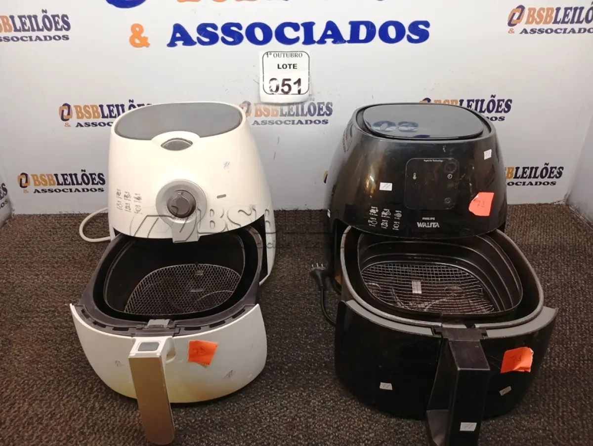 LOTE 051 - 02 AIR FRYES MARCAS E MODELOS DIVERSOS. (NO ESTADO) ATENÇÃO! FAZER A VISITAÇÃO ANTES DE ARREMATAR, NÃO SABEMOS SE FUNCIONA. LEILÃO NÃO TEM GARANTIA E NEM DEVOLUÇÃO, SUJEITO A POSSÍVEIS AVARIAS VISÍVEIS/OCULTAS E/OU AUSÊNCIA DE COMPONENTES.