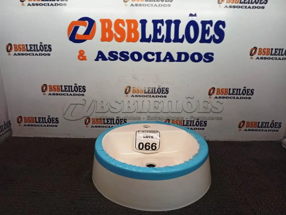 LOTE 066 - 01 LAVATÓRIO PARA BANHEIRO IZY CREME. (NO ESTADO) ATENÇÃO! FAZER A VISITAÇÃO ANTES DE ARREMATAR, NÃO SABEMOS SE FUNCIONA. LEILÃO NÃO TEM GARANTIA E NEM DEVOLUÇÃO, SUJEITO A POSSÍVEIS AVARIAS VISÍVEIS/OCULTAS E/OU AUSÊNCIA DE COMPONENTES.