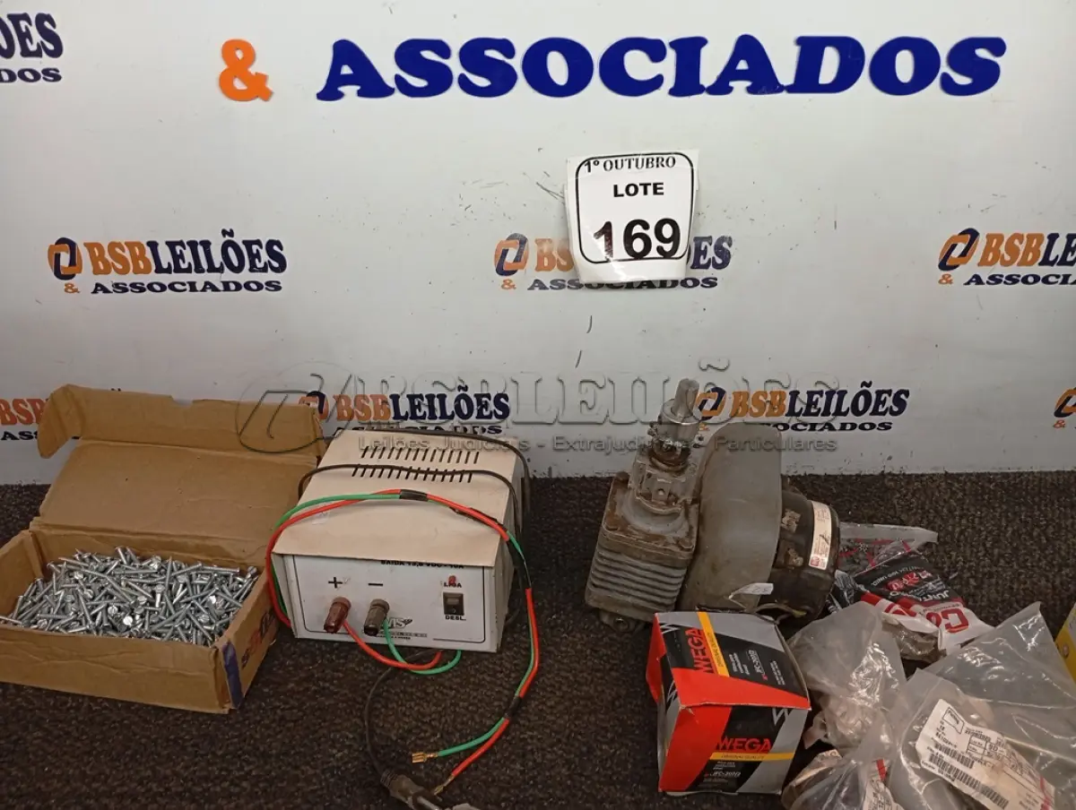 LOTE 169 - 01 LOTE COM DIVERSOS FILTROS DE ÓLEOS P/ VEÍCULOS, 01 FONTE ESTABILIZADORA 12V, PEÇAS P/ MOTOR ELÉTRICO E 01 CAIXA DE PARAFUSO. (NO ESTADO) ATENÇÃO! FAZER A VISITAÇÃO ANTES DE ARREMATAR, NÃO SABEMOS SE FUNCIONA. LEILÃO NÃO TEM GARANTIA E NEM DEVOLUÇÃO, SUJEITO A POSSÍVEIS AVARIAS VISÍVEIS/OCULTAS E/OU AUSÊNCIA DE COMPONENTES.