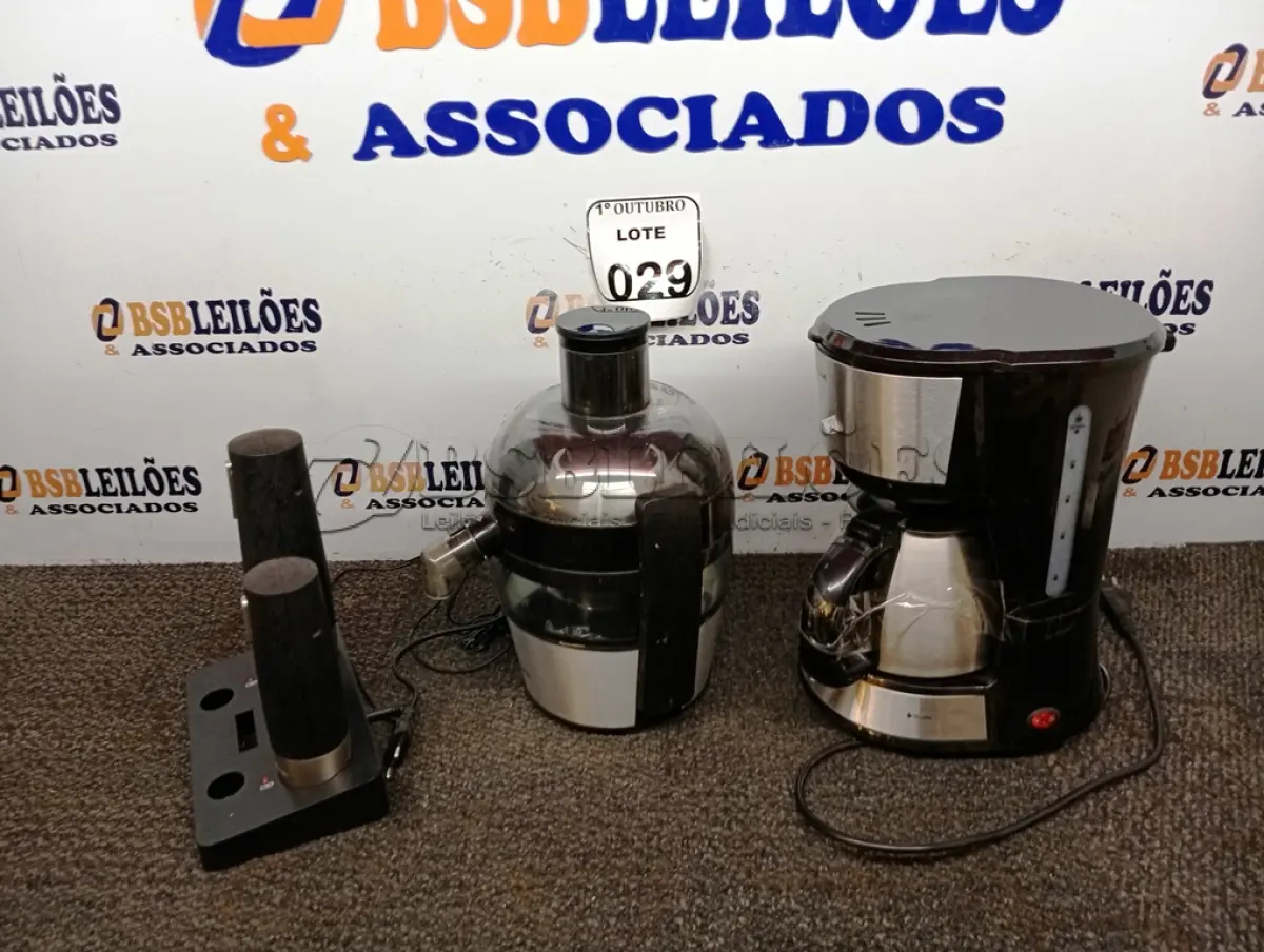 LOTE 029 - 01 PROCESSADOR DE ALIMENTOS PHILLIPS WALITA, 01 CAFETEIRA BRITÂNIA E 02 ABRIDORES ELETRÔNICOS DE GARRAFA. (NO ESTADO) ATENÇÃO! FAZER A VISITAÇÃO ANTES DE ARREMATAR, NÃO SABEMOS SE FUNCIONA. LEILÃO NÃO TEM GARANTIA E NEM DEVOLUÇÃO, SUJEITO A POSSÍVEIS AVARIAS VISÍVEIS/OCULTAS E/OU AUSÊNCIA DE COMPONENTES.