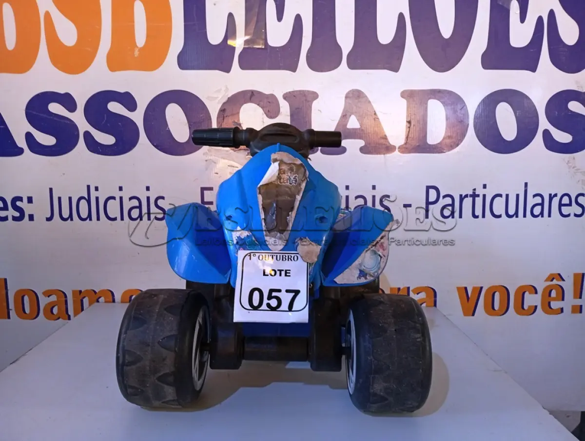 LOTE 057 - 01 QUADRICICLO ELÉTRICO P/ CRIANÇAS COM AVARIAS. (NO ESTADO) ATENÇÃO! FAZER A VISITAÇÃO ANTES DE ARREMATAR, NÃO SABEMOS SE FUNCIONA. LEILÃO NÃO TEM GARANTIA E NEM DEVOLUÇÃO, SUJEITO A POSSÍVEIS AVARIAS VISÍVEIS/OCULTAS E/OU AUSÊNCIA DE COMPONENTES.
