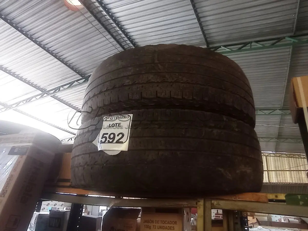 LOTE 592 - 02 PNEUS 235/70/16 USADOS. (NO ESTADO) ATENÇÃO! FAZER A VISITAÇÃO ANTES DE ARREMATAR, NÃO SABEMOS SE FUNCIONA. LEILÃO NÃO TEM GARANTIA E NEM DEVOLUÇÃO, SUJEITO A POSSÍVEIS AVARIAS VISÍVEIS/OCULTAS E/OU AUSÊNCIA DE COMPONENTES.
