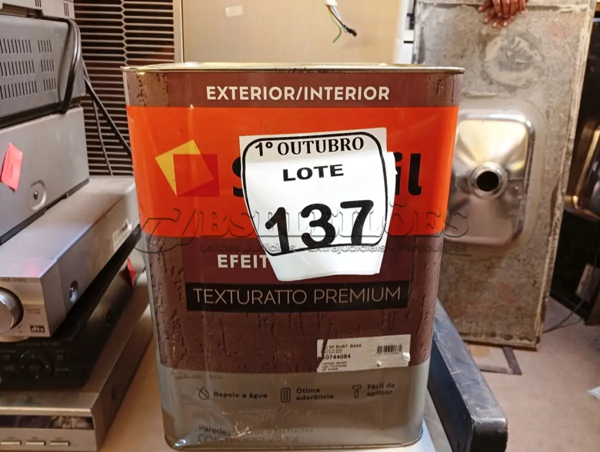 LOTE 137 - 01 LATA DE TINTA TEXTURATTO PREMIUM EFEITO RÚSTICO INTERIOR/EXTERIOR SUVINIL 25KG. (NO ESTADO) ATENÇÃO! FAZER A VISITAÇÃO ANTES DE ARREMATAR, NÃO SABEMOS SE FUNCIONA. LEILÃO NÃO TEM GARANTIA E NEM DEVOLUÇÃO, SUJEITO A POSSÍVEIS AVARIAS VISÍVEIS/OCULTAS E/OU AUSÊNCIA DE COMPONENTES.