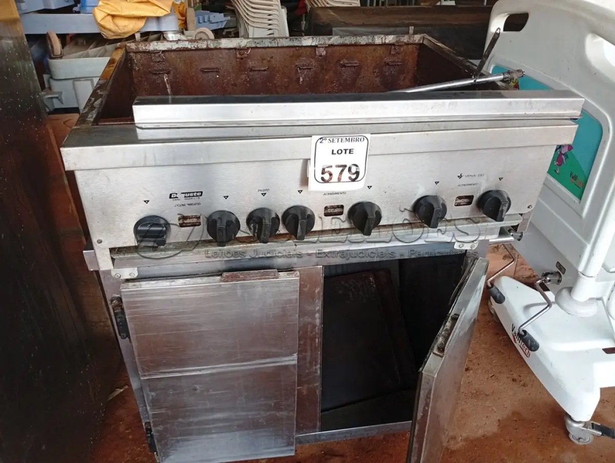 LOTE 579 - 01 SUCATA DE CHAPA A GÁS COM O CARRINHO. (NO ESTADO) ATENÇÃO! FAZER A VISITAÇÃO ANTES DE ARREMATAR, NÃO SABEMOS SE FUNCIONA. LEILÃO NÃO TEM GARANTIA E NEM DEVOLUÇÃO, SUJEITO A POSSÍVEIS AVARIAS VISÍVEIS/OCULTAS E/OU AUSÊNCIA DE COMPONENTES.