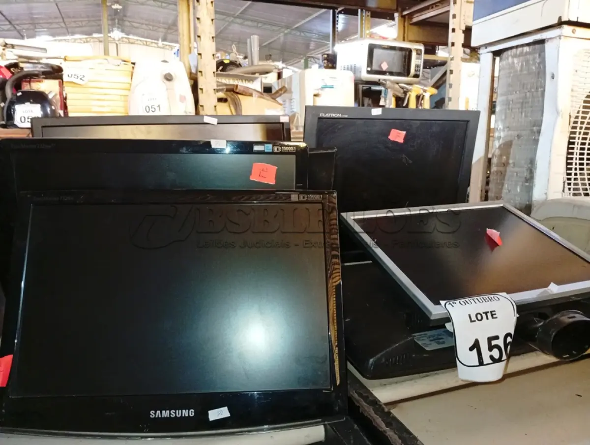 LOTE 156 - 08 MONITORES MARCAS E MODELOS DIVERSOS P/ RETIRADA DE PEÇAS. (NO ESTADO) ATENÇÃO! FAZER A VISITAÇÃO ANTES DE ARREMATAR, NÃO SABEMOS SE FUNCIONA. LEILÃO NÃO TEM GARANTIA E NEM DEVOLUÇÃO, SUJEITO A POSSÍVEIS AVARIAS VISÍVEIS/OCULTAS E/OU AUSÊNCIA DE COMPONENTES.