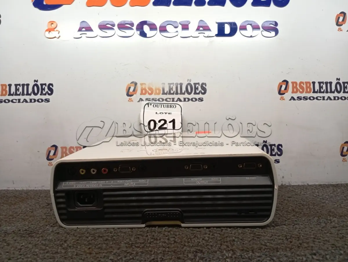LOTE 021 - 01 PROJETOR SONY VPLEX100. (NO ESTADO) ATENÇÃO! FAZER A VISITAÇÃO ANTES DE ARREMATAR, NÃO SABEMOS SE FUNCIONA. LEILÃO NÃO TEM GARANTIA E NEM DEVOLUÇÃO, SUJEITO A POSSÍVEIS AVARIAS VISÍVEIS/OCULTAS E/OU AUSÊNCIA DE COMPONENTES.