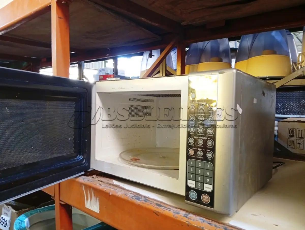 LOTE 110 - 01 MICRO-ONDAS ELECTROLUX. (NO ESTADO) ATENÇÃO! FAZER A VISITAÇÃO ANTES DE ARREMATAR, NÃO SABEMOS SE FUNCIONA. LEILÃO NÃO TEM GARANTIA E NEM DEVOLUÇÃO, SUJEITO A POSSÍVEIS AVARIAS VISÍVEIS/OCULTAS E/OU AUSÊNCIA DE COMPONENTES.