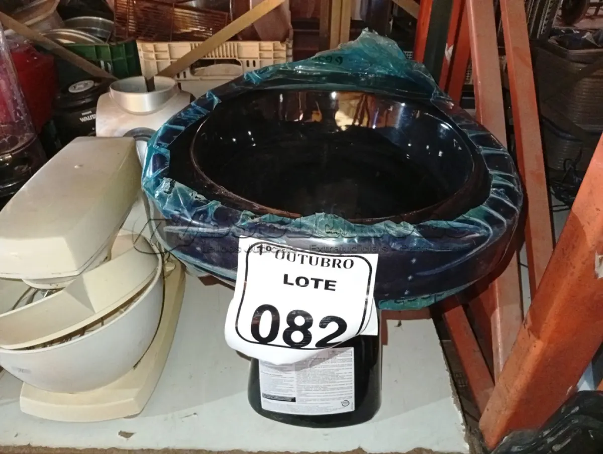 LOTE 082 - 01 VASO SANITÁRIO DECA NA COR PRETA. (NO ESTADO) ATENÇÃO! FAZER A VISITAÇÃO ANTES DE ARREMATAR, NÃO SABEMOS SE FUNCIONA. LEILÃO NÃO TEM GARANTIA E NEM DEVOLUÇÃO, SUJEITO A POSSÍVEIS AVARIAS VISÍVEIS/OCULTAS E/OU AUSÊNCIA DE COMPONENTES.