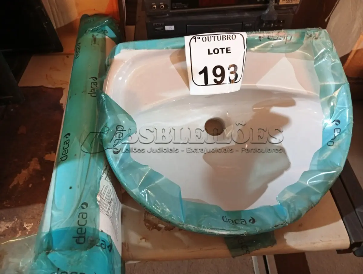 LOTE 193 - 01 CUBA DECA P/ LAVATÓRIO C/ COLUNA. (NO ESTADO) ATENÇÃO! FAZER A VISITAÇÃO ANTES DE ARREMATAR, NÃO SABEMOS SE FUNCIONA. LEILÃO NÃO TEM GARANTIA E NEM DEVOLUÇÃO, SUJEITO A POSSÍVEIS AVARIAS VISÍVEIS/OCULTAS E/OU AUSÊNCIA DE COMPONENTES.