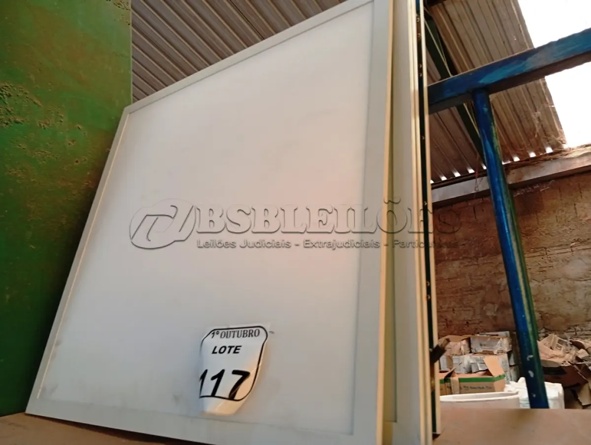 LOTE 117 - 05 PAINÉIS DE LED QUADRADOS. (NO ESTADO) ATENÇÃO! FAZER A VISITAÇÃO ANTES DE ARREMATAR, NÃO SABEMOS SE FUNCIONA. LEILÃO NÃO TEM GARANTIA E NEM DEVOLUÇÃO, SUJEITO A POSSÍVEIS AVARIAS VISÍVEIS/OCULTAS E/OU AUSÊNCIA DE COMPONENTES.