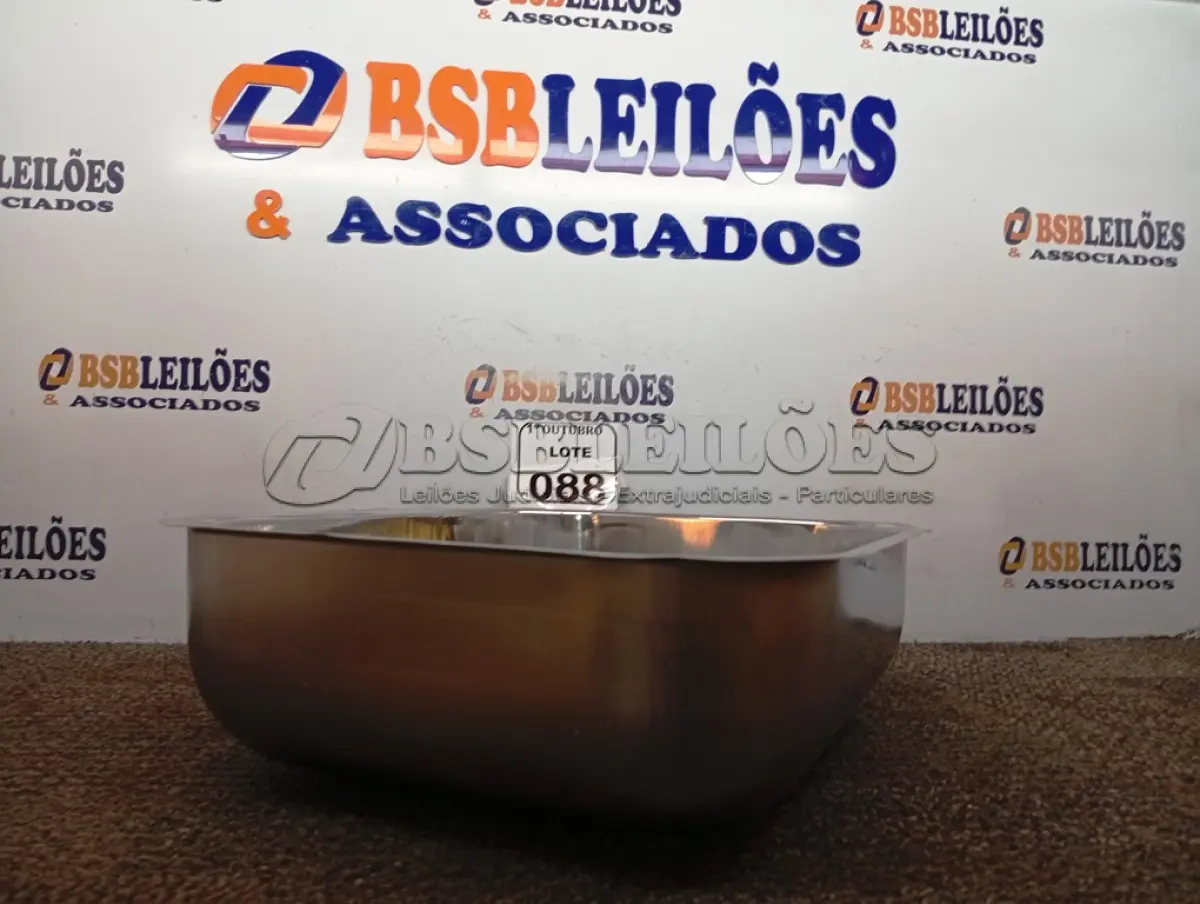 LOTE 088 - 01 CUBA EM AÇO INOX 400X340X140MM. (NO ESTADO) ATENÇÃO! FAZER A VISITAÇÃO ANTES DE ARREMATAR, NÃO SABEMOS SE FUNCIONA. LEILÃO NÃO TEM GARANTIA E NEM DEVOLUÇÃO, SUJEITO A POSSÍVEIS AVARIAS VISÍVEIS/OCULTAS E/OU AUSÊNCIA DE COMPONENTES.