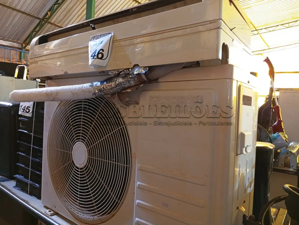 LOTE 146 - 01 AR CONDICIONADO CARRIER 12000BTUS. (NO ESTADO) ATENÇÃO! FAZER A VISITAÇÃO ANTES DE ARREMATAR, NÃO SABEMOS SE FUNCIONA. LEILÃO NÃO TEM GARANTIA E NEM DEVOLUÇÃO, SUJEITO A POSSÍVEIS AVARIAS VISÍVEIS/OCULTAS E/OU AUSÊNCIA DE COMPONENTES.
