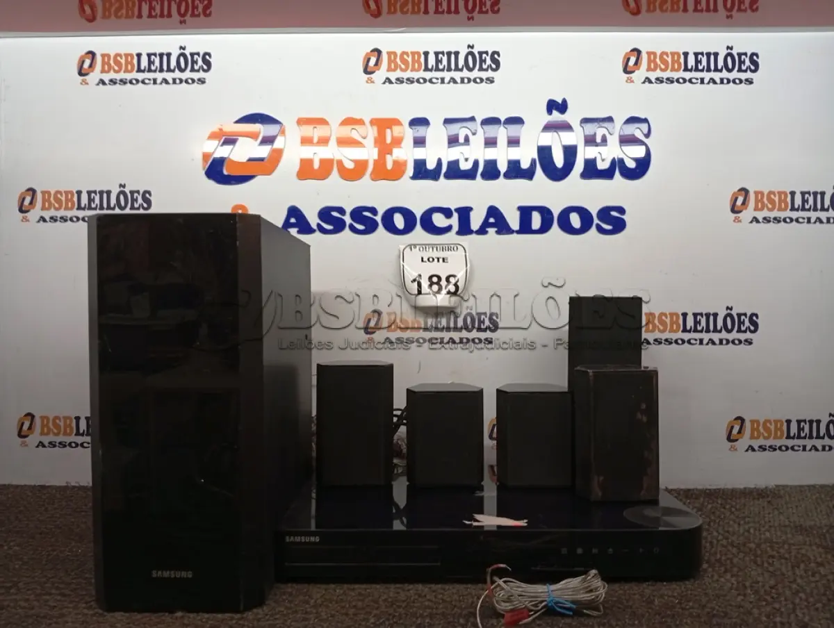 LOTE 188 - 01 HOME-THEATER SAMSUMG. (NO ESTADO) ATENÇÃO! FAZER A VISITAÇÃO ANTES DE ARREMATAR, NÃO SABEMOS SE FUNCIONA. LEILÃO NÃO TEM GARANTIA E NEM DEVOLUÇÃO, SUJEITO A POSSÍVEIS AVARIAS VISÍVEIS/OCULTAS E/OU AUSÊNCIA DE COMPONENTES.