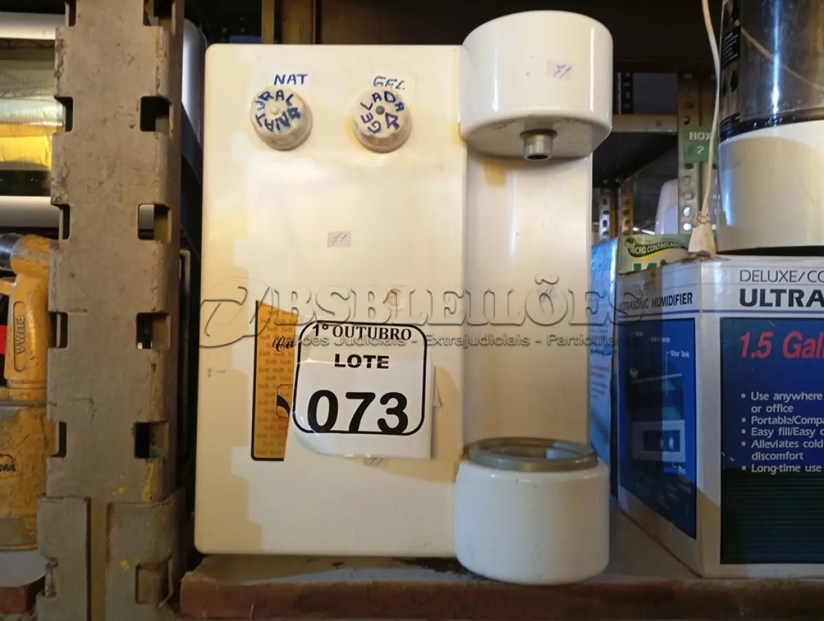 LOTE 073 - 01 BEBEDOURO DE BANCADA. (NO ESTADO) ATENÇÃO! FAZER A VISITAÇÃO ANTES DE ARREMATAR, NÃO SABEMOS SE FUNCIONA. LEILÃO NÃO TEM GARANTIA E NEM DEVOLUÇÃO, SUJEITO A POSSÍVEIS AVARIAS VISÍVEIS/OCULTAS E/OU AUSÊNCIA DE COMPONENTES.