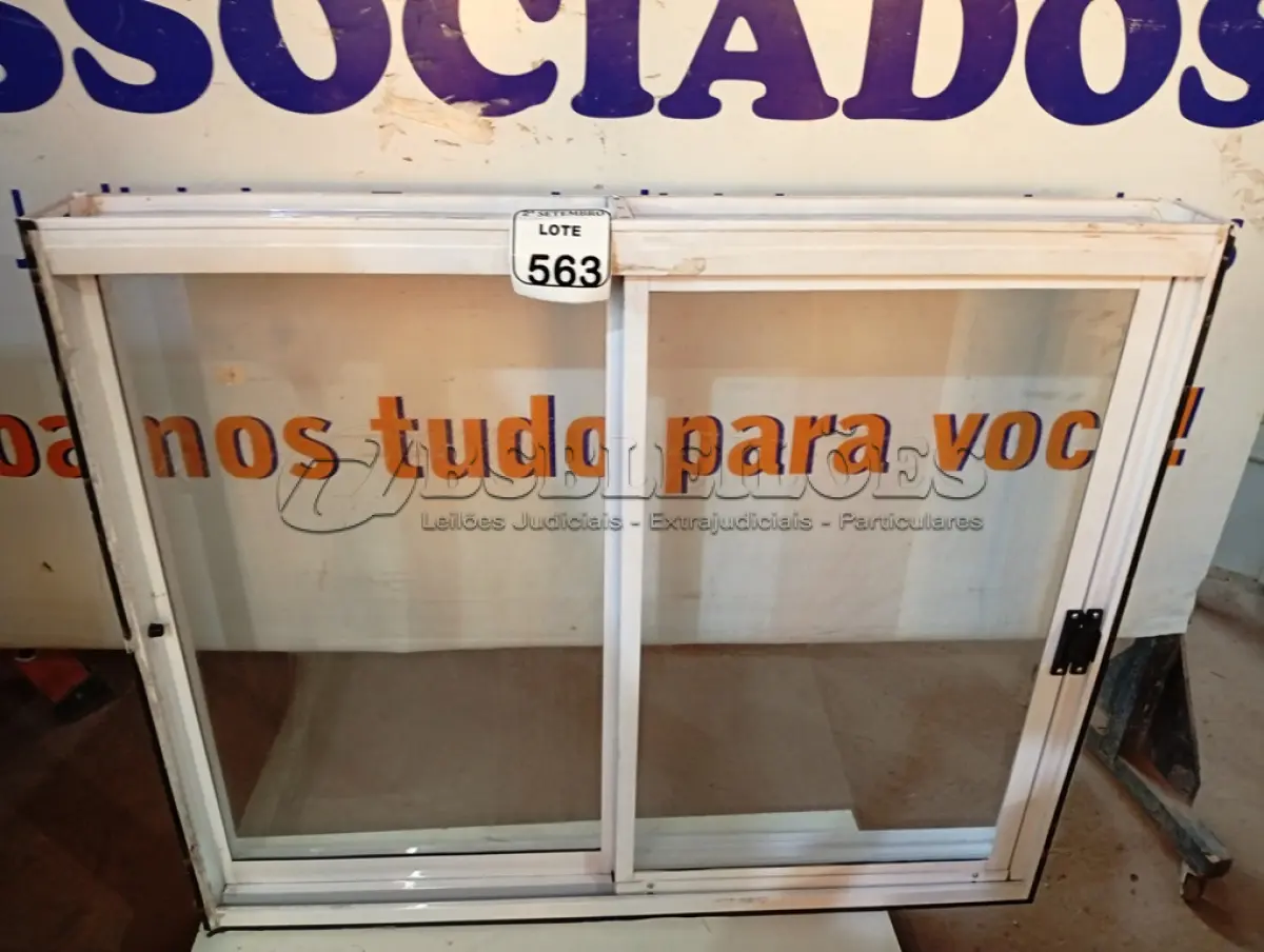 LOTE 563 - 01 JANELA COR TRAD PRONTA 120X100 S/G REQ12(1F1M) HAIALA NOVO. (NO ESTADO) ATENÇÃO! FAZER A VISITAÇÃO ANTES DE ARREMATAR, NÃO SABEMOS SE FUNCIONA. LEILÃO NÃO TEM GARANTIA E NEM DEVOLUÇÃO, SUJEITO A POSSÍVEIS AVARIAS VISÍVEIS/OCULTAS E/OU AUSÊNCIA DE COMPONENTES.