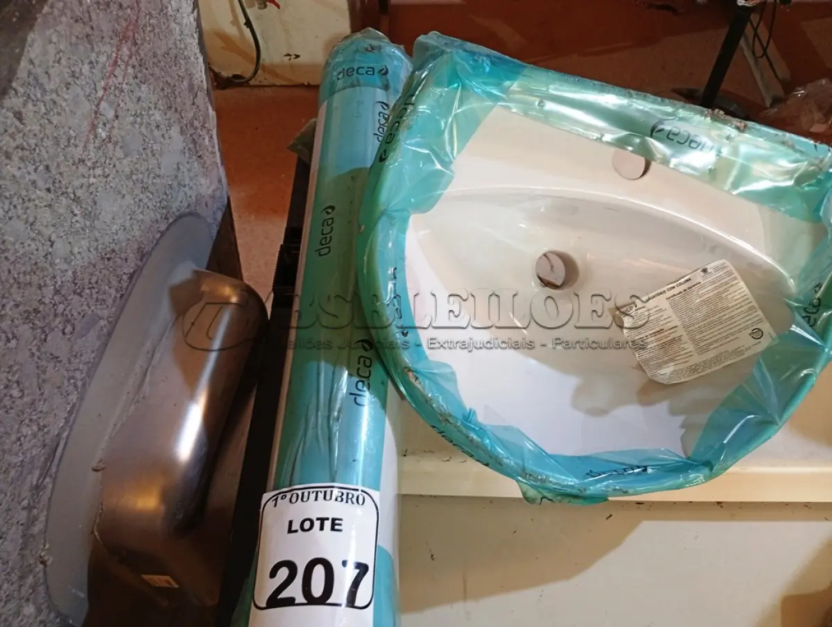 LOTE 207 - 01 CUBA DECA P/ LAVATÓRIO C/ COLUNA. (NO ESTADO) ATENÇÃO! FAZER A VISITAÇÃO ANTES DE ARREMATAR, NÃO SABEMOS SE FUNCIONA. LEILÃO NÃO TEM GARANTIA E NEM DEVOLUÇÃO, SUJEITO A POSSÍVEIS AVARIAS VISÍVEIS/OCULTAS E/OU AUSÊNCIA DE COMPONENTES.