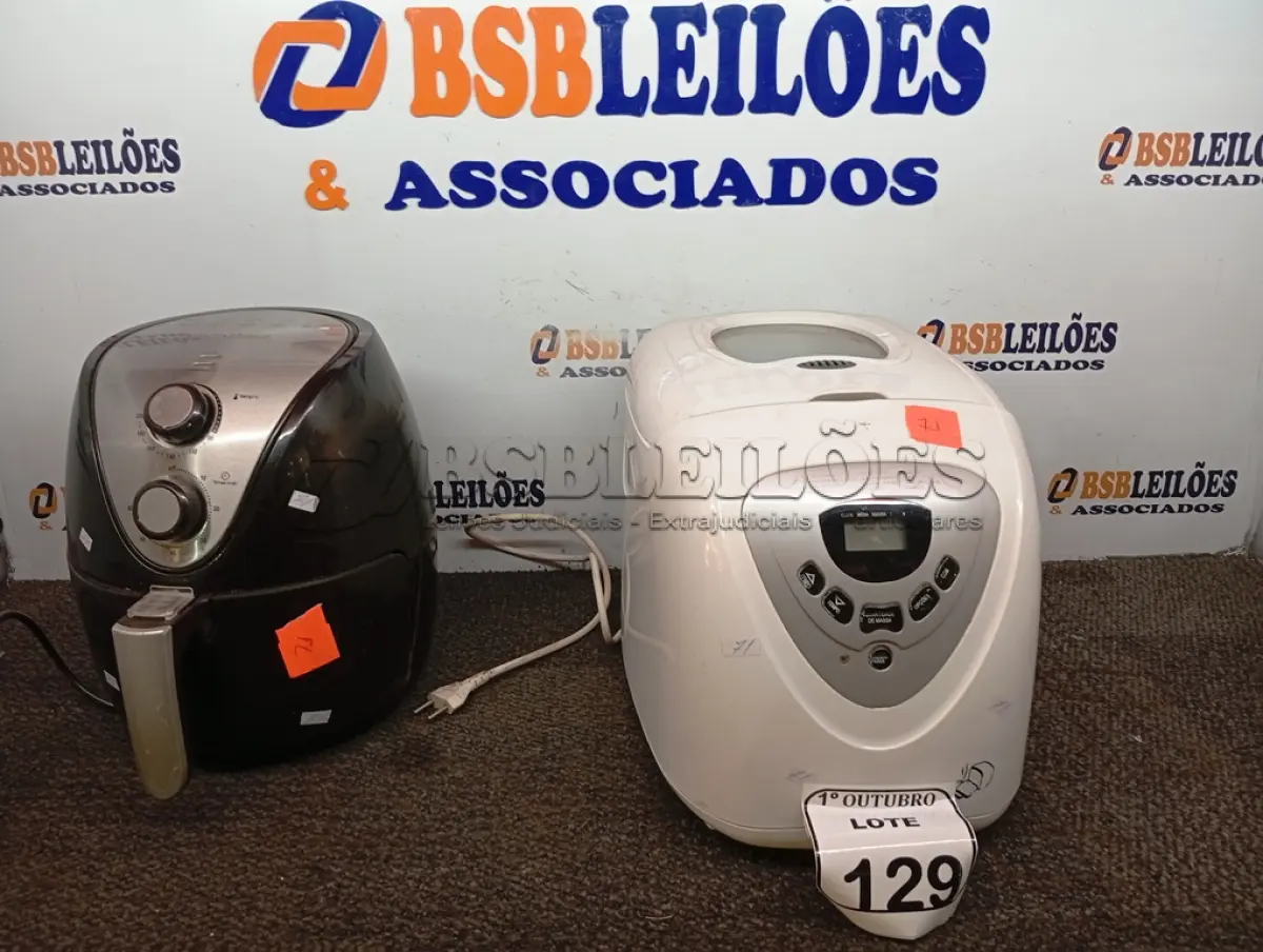 LOTE 129 - 01 AIRFRYER E UMA MÁQUINA DE PÃO. (NO ESTADO) ATENÇÃO! FAZER A VISITAÇÃO ANTES DE ARREMATAR, NÃO SABEMOS SE FUNCIONA. LEILÃO NÃO TEM GARANTIA E NEM DEVOLUÇÃO, SUJEITO A POSSÍVEIS AVARIAS VISÍVEIS/OCULTAS E/OU AUSÊNCIA DE COMPONENTES.