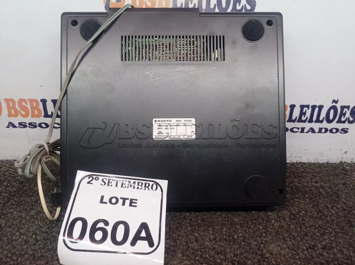 LOTE 060 - 01 TOCA FITAS SANYO TRA9902 02 TAPES. (NO ESTADO) ATENÇÃO! FAZER A VISITAÇÃO ANTES DE ARREMATAR, NÃO SABEMOS SE FUNCIONA. LEILÃO NÃO TEM GARANTIA E NEM DEVOLUÇÃO, SUJEITO A POSSÍVEIS AVARIAS VISÍVEIS/OCULTAS E/OU AUSÊNCIA DE COMPONENTES.