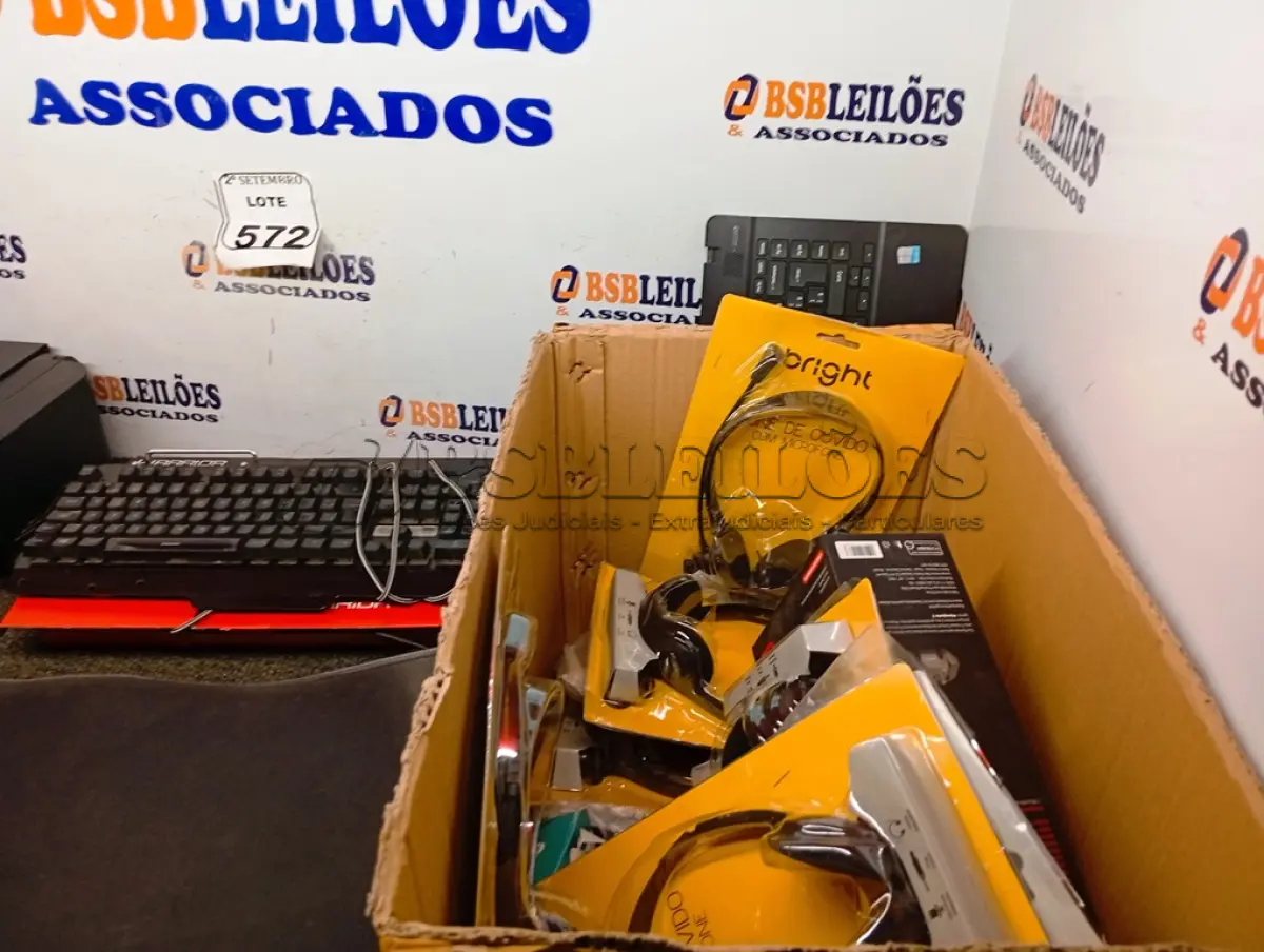 LOTE 572 - 01 IMPRESSORA MARCA CANON, 01 TECLADO GAMER, DIVERSOS FONES DE OUVIDO E PERIFÉRICOS. (NO ESTADO) ATENÇÃO! FAZER A VISITAÇÃO ANTES DE ARREMATAR, NÃO SABEMOS SE FUNCIONA. LEILÃO NÃO TEM GARANTIA E NEM DEVOLUÇÃO, SUJEITO A POSSÍVEIS AVARIAS VISÍVEIS/OCULTAS E/OU AUSÊNCIA DE COMPONENTES.