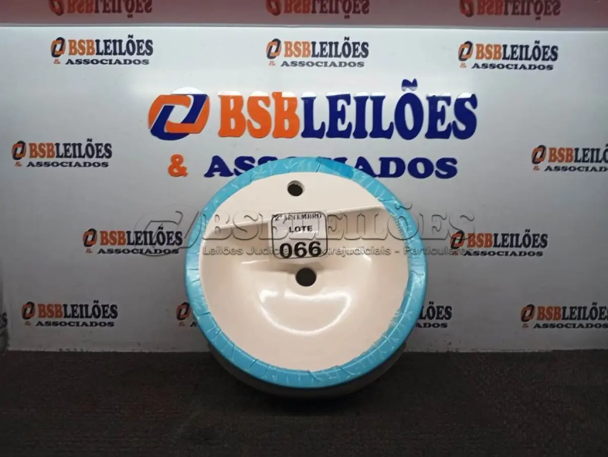 LOTE 066 - 01 LAVATÓRIO PARA BANHEIRO IZY CREME. (NO ESTADO) ATENÇÃO! FAZER A VISITAÇÃO ANTES DE ARREMATAR, NÃO SABEMOS SE FUNCIONA. LEILÃO NÃO TEM GARANTIA E NEM DEVOLUÇÃO, SUJEITO A POSSÍVEIS AVARIAS VISÍVEIS/OCULTAS E/OU AUSÊNCIA DE COMPONENTES.