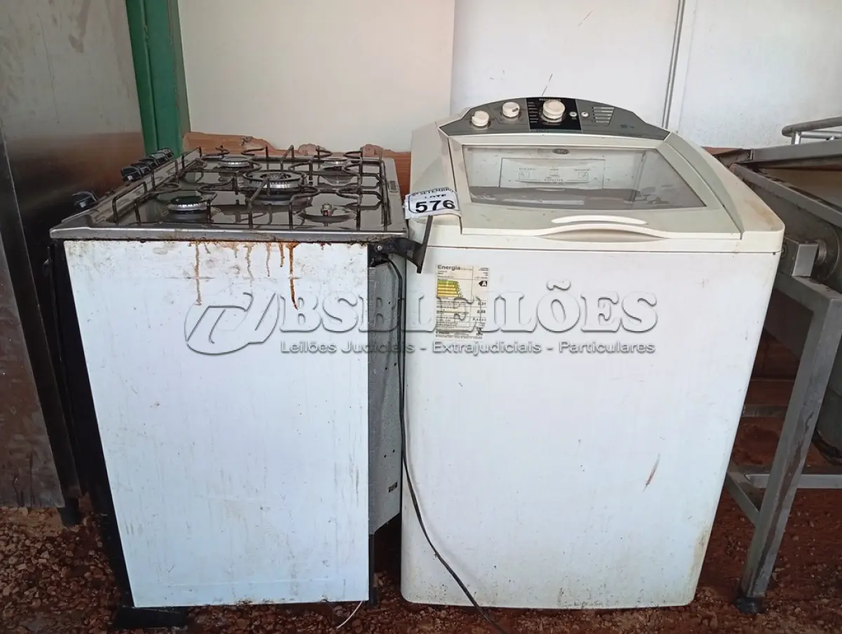 LOTE 576 - 01 MÁQUINA DE LAVAR 15KG MARCA GE E 01 FOGÃO A GÁS 05 BOCAS INCOMPLETO. (NO ESTADO) ATENÇÃO! FAZER A VISITAÇÃO ANTES DE ARREMATAR, NÃO SABEMOS SE FUNCIONA. LEILÃO NÃO TEM GARANTIA E NEM DEVOLUÇÃO, SUJEITO A POSSÍVEIS AVARIAS VISÍVEIS/OCULTAS E/OU AUSÊNCIA DE COMPONENTES.