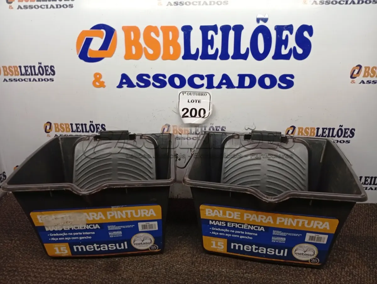 LOTE 200 - 02 BALDES DE PINTURA 15L CADA. (NO ESTADO) ATENÇÃO! FAZER A VISITAÇÃO ANTES DE ARREMATAR, NÃO SABEMOS SE FUNCIONA. LEILÃO NÃO TEM GARANTIA E NEM DEVOLUÇÃO, SUJEITO A POSSÍVEIS AVARIAS VISÍVEIS/OCULTAS E/OU AUSÊNCIA DE COMPONENTES.