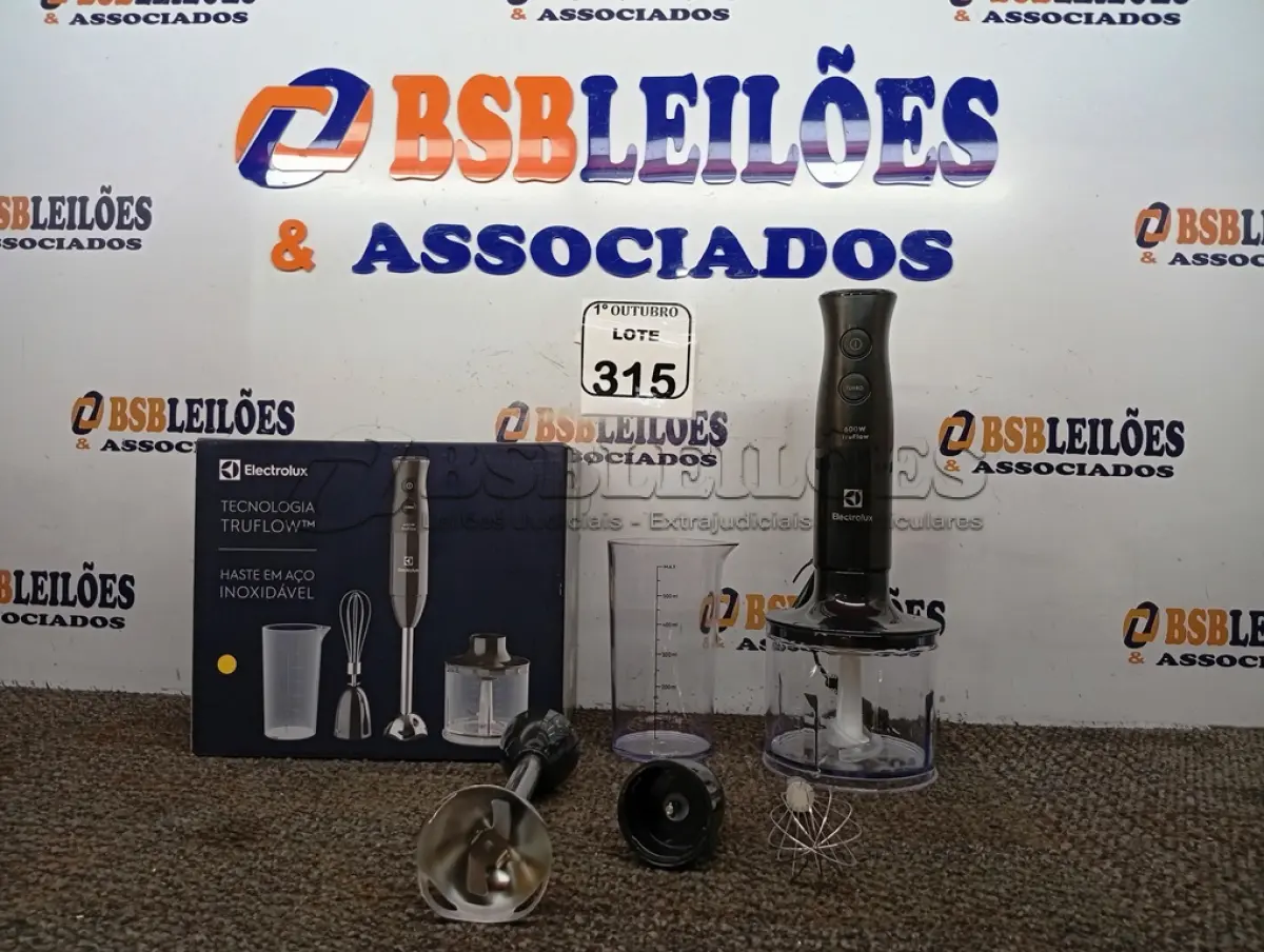 LOTE 315 - 01 MIXER ELECTROLUX EM INOX COR CINZA 110V. (NOVO). (NO ESTADO) ATENÇÃO! FAZER A VISITAÇÃO ANTES DE ARREMATAR, NÃO SABEMOS SE FUNCIONA. LEILÃO NÃO TEM GARANTIA E NEM DEVOLUÇÃO, SUJEITO A POSSÍVEIS AVARIAS VISÍVEIS/OCULTAS E/OU AUSÊNCIA DE COMPONENTES.
