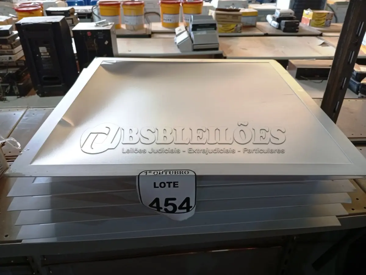 LOTE 454 - 06 PAINÉIS DE LED. (NO ESTADO) ATENÇÃO! FAZER A VISITAÇÃO ANTES DE ARREMATAR, NÃO SABEMOS SE FUNCIONA. LEILÃO NÃO TEM GARANTIA E NEM DEVOLUÇÃO, SUJEITO A POSSÍVEIS AVARIAS VISÍVEIS/OCULTAS E/OU AUSÊNCIA DE COMPONENTES.
