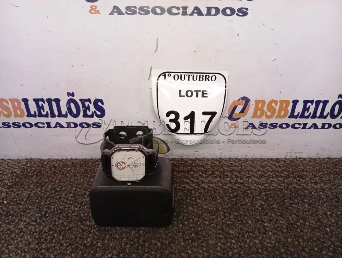 LOTE 317 - 01 RELÓGIO DE PULSO. (NO ESTADO) ATENÇÃO! FAZER A VISITAÇÃO ANTES DE ARREMATAR, NÃO SABEMOS SE FUNCIONA. LEILÃO NÃO TEM GARANTIA E NEM DEVOLUÇÃO, SUJEITO A POSSÍVEIS AVARIAS VISÍVEIS/OCULTAS E/OU AUSÊNCIA DE COMPONENTES.