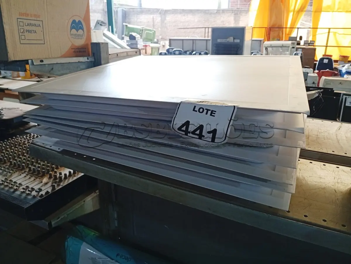 LOTE 441 - 06 PAINÉIS DE LED. (NO ESTADO) ATENÇÃO! FAZER A VISITAÇÃO ANTES DE ARREMATAR, NÃO SABEMOS SE FUNCIONA. LEILÃO NÃO TEM GARANTIA E NEM DEVOLUÇÃO, SUJEITO A POSSÍVEIS AVARIAS VISÍVEIS/OCULTAS E/OU AUSÊNCIA DE COMPONENTES.