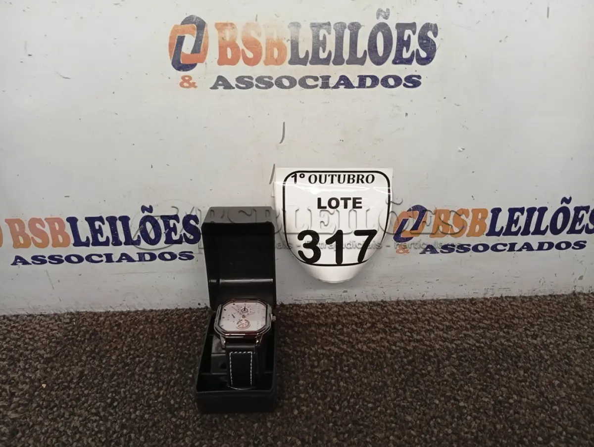 LOTE 317 - 01 RELÓGIO DE PULSO. (NO ESTADO) ATENÇÃO! FAZER A VISITAÇÃO ANTES DE ARREMATAR, NÃO SABEMOS SE FUNCIONA. LEILÃO NÃO TEM GARANTIA E NEM DEVOLUÇÃO, SUJEITO A POSSÍVEIS AVARIAS VISÍVEIS/OCULTAS E/OU AUSÊNCIA DE COMPONENTES.
