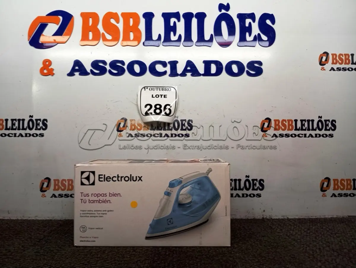 LOTE 286 - 01 FERRO DE PASSAR ROUPAS A VAPOR ELECTROLUX COR BRANCA C/ AZUL (NOVO). (NO ESTADO) ATENÇÃO! FAZER A VISITAÇÃO ANTES DE ARREMATAR, NÃO SABEMOS SE FUNCIONA. LEILÃO NÃO TEM GARANTIA E NEM DEVOLUÇÃO, SUJEITO A POSSÍVEIS AVARIAS VISÍVEIS/OCULTAS E/OU AUSÊNCIA DE COMPONENTES.