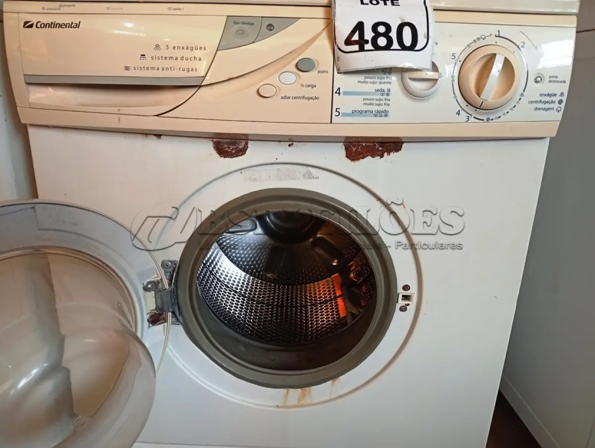 LOTE 480 - 01 MÁQUINA DE LAVAR ROUPAS CONTINENTAL. (NO ESTADO) ATENÇÃO! FAZER A VISITAÇÃO ANTES DE ARREMATAR, NÃO SABEMOS SE FUNCIONA. LEILÃO NÃO TEM GARANTIA E NEM DEVOLUÇÃO, SUJEITO A POSSÍVEIS AVARIAS VISÍVEIS/OCULTAS E/OU AUSÊNCIA DE COMPONENTES.
