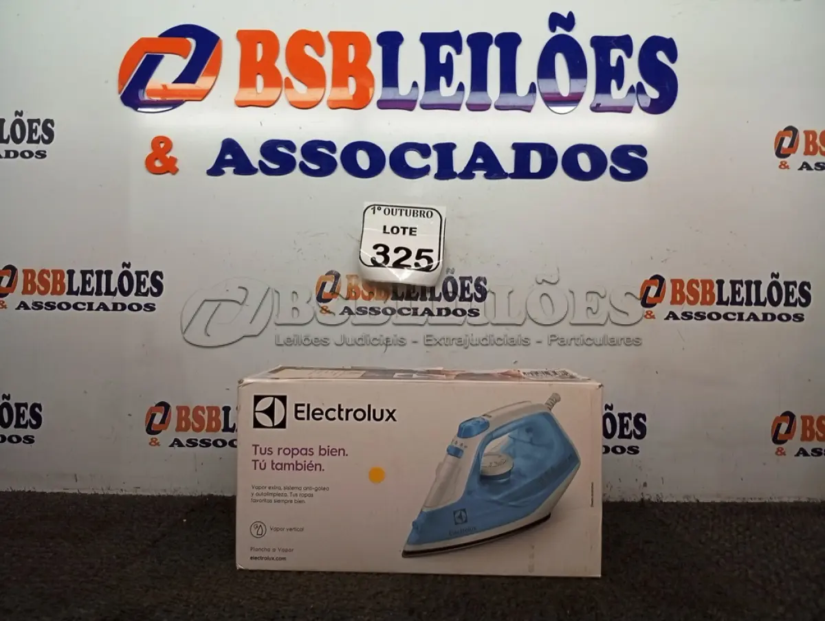 LOTE 325 - 01 FERRO DE PASSAR ROUPAS A VAPOR ELECTROLUX COR BRANCA C/ AZUL (NOVO). (NO ESTADO) ATENÇÃO! FAZER A VISITAÇÃO ANTES DE ARREMATAR, NÃO SABEMOS SE FUNCIONA. LEILÃO NÃO TEM GARANTIA E NEM DEVOLUÇÃO, SUJEITO A POSSÍVEIS AVARIAS VISÍVEIS/OCULTAS E/OU AUSÊNCIA DE COMPONENTES.