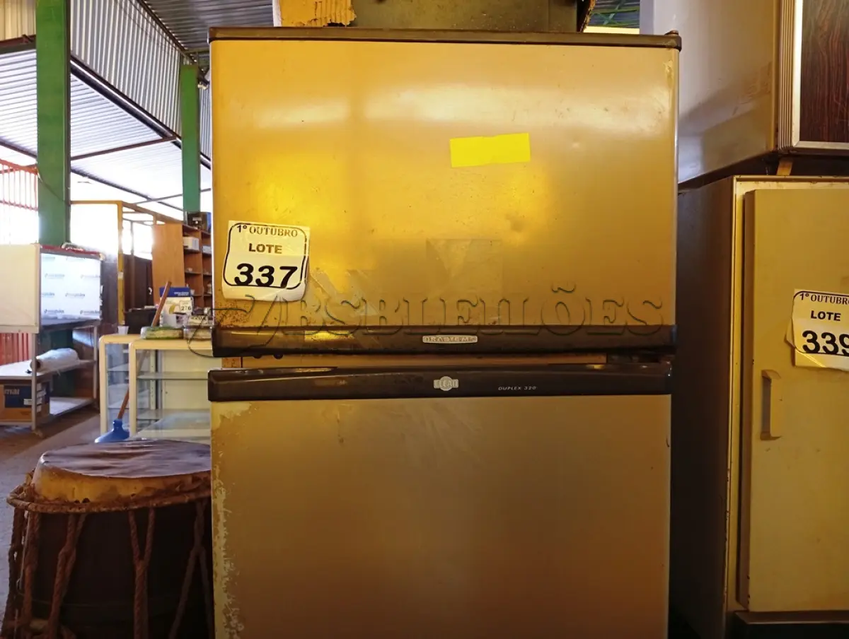 LOTE 337 - 01 GELADEIRA BRASTEMP 220V. (NO ESTADO) ATENÇÃO! FAZER A VISITAÇÃO ANTES DE ARREMATAR, NÃO SABEMOS SE FUNCIONA. LEILÃO NÃO TEM GARANTIA E NEM DEVOLUÇÃO, SUJEITO A POSSÍVEIS AVARIAS VISÍVEIS/OCULTAS E/OU AUSÊNCIA DE COMPONENTES.
